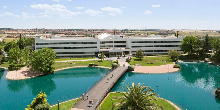 Universidad Europea Building C and the bridge to the stand